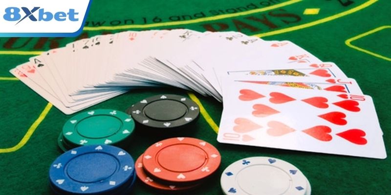 Toàn cảnh bàn chơi Blackjack trực tuyến với Dealer chuyên nghiệp